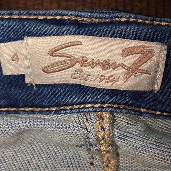 Seven7 size 4 midrise crop blue jeans - Picture 3 of 4
